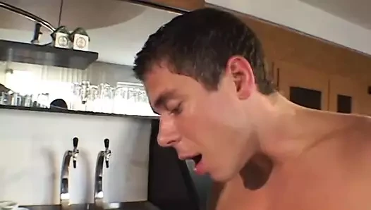 Genç içinde ihtiyaç gets ona göt savaged sonra kaba dp