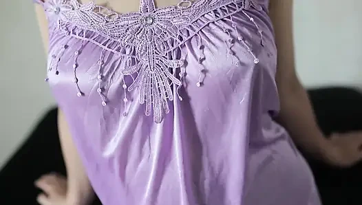 Tombul Hintli kız büyük götlü saten domaltarak masaj yapıyor