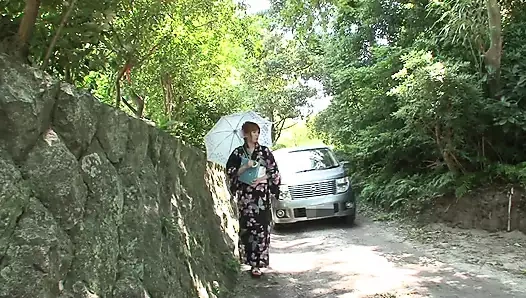 Japon sarışın birçok emmeyi seviyor ve sonra onlara biniyor