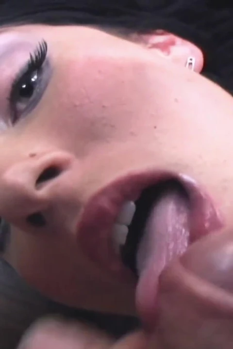 Porno yıldızlarından üniversiteli üçlü seks çılgınları