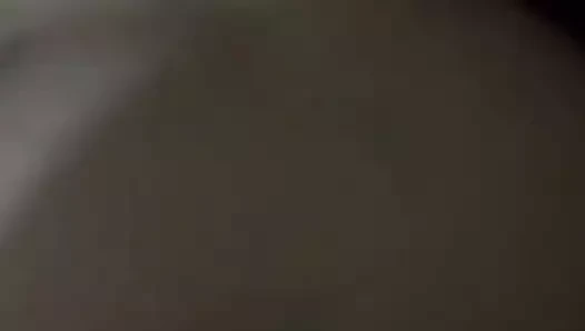 Karanlıkta karısının şişman kıçını sikiyor