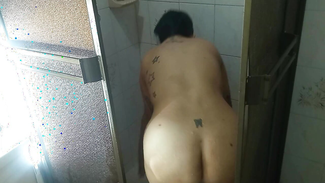 Üvey anne büyük götlü duşta yakalandı