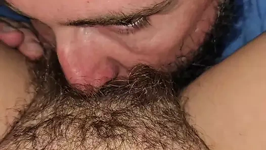 Onun kremsi amcığı beni çıldırtıyor