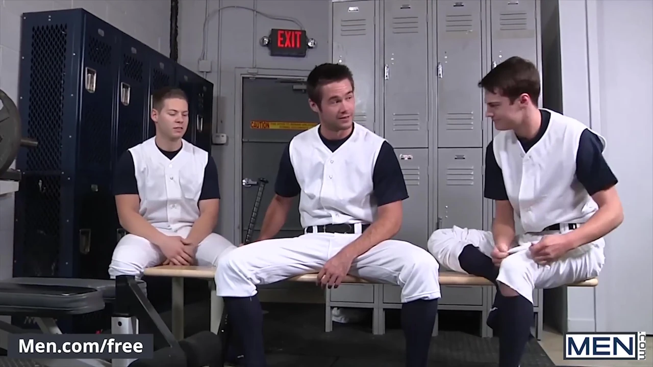 Johnny nhanh chóng bắn tải của mình trong khi bị thâm nhập gấp đôi