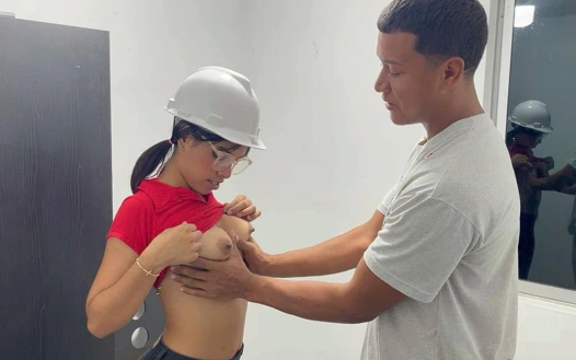 Sırrımı patronlardan saklamam karşılığında zengin mühendisimi sert sikiyorum