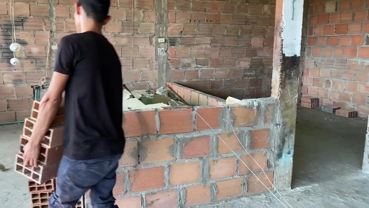 मैं पहली बार अपने बॉस की स्वादिष्ट गांड चोदता हूं