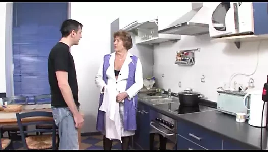 Olgun ve çok sürtük orta yaşlı seksi kadınlar ateşli döl arıyor - 1