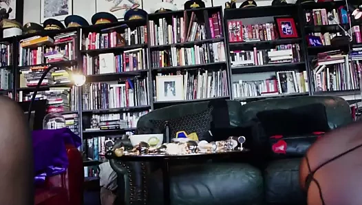 Edepsiz naylon kızlar havuzda bilardodan sonra seks yapıyor