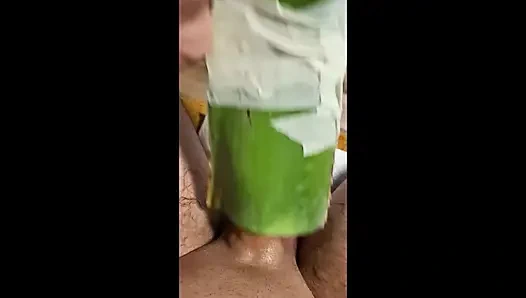 Islak ve zayıf aloe vera yaprağını sikiyor