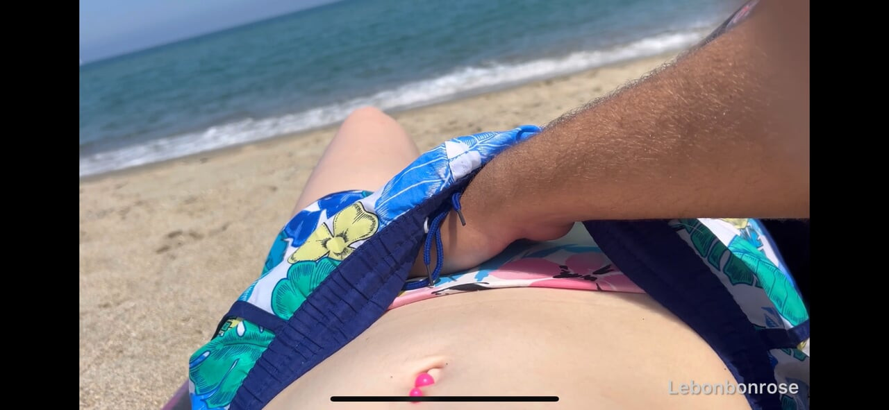 Arkadaşım sahilde herkesin önünde mastürbasyon yapıyor!