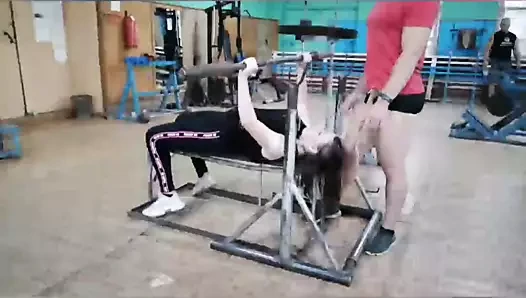 Spor salonunda antrenman için ayni olarak geri ödedim