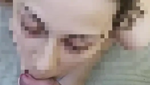 Halka açık sakso ve açık havada memelere boşalma