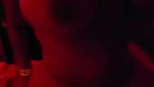 Puta üzerinde büyük memeler