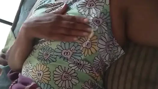 Büyük memeli ateşli üvey kız kardeş üvey erkek kardeşinin dildo oyunuyla