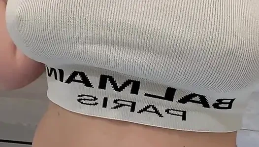 Doğal düzgün vücutlu memeler en iyisidir