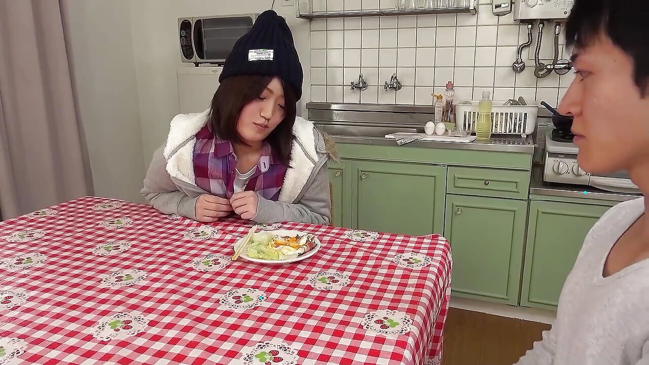 Minyon Japon üvey kız kardeş bakire üvey erkek kardeşine sansürsüz jav pornosunda ilk saksosunu çekiyor