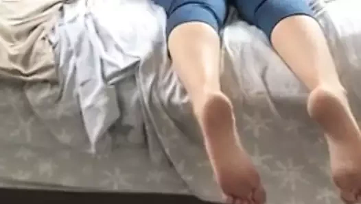 Kız arkadaşların büyük götünü parmaklıyor