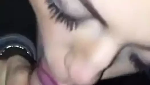 Sevimli parti kız emme kapalı dev çük