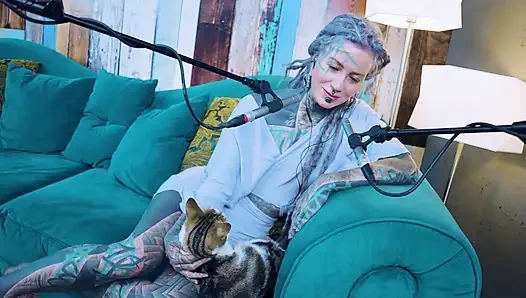 E - empati hakkında konuşuyorum - asmr podcast sfw konuşuyor gotik sıska kız dreadlocks dövmeli model dövmeli kız