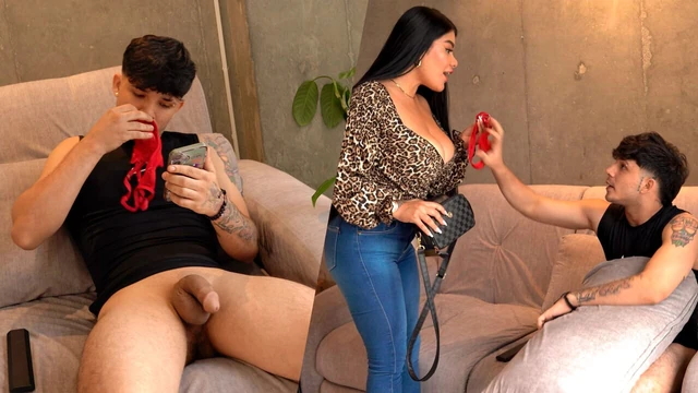 Пасынок застукали за кражей стрингов его грудастой сводной сестры, и она осуществляет его величайшую фантазию.