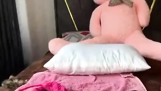 Sıkı amcık için aşırı yumruk sokma ve orgazm