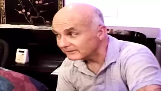 Dik ev hanımı sikikleri bir yabancı