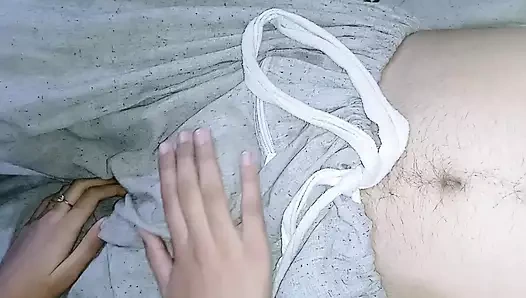 Sert yüz sikişi desi seksi yenge büyük yarak emiyor, ağzına mükemmel sakso, ağzına boşalma