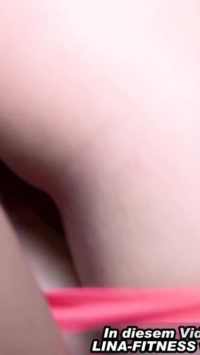 Ключевой момент из "Горячая немецкая юная блондинка пробует анал и из задницы в рот в домашнем видео от первого лица"