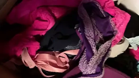 küçük külot okşayarak