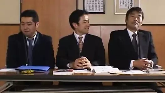 yui aina soyunur içinde bazı