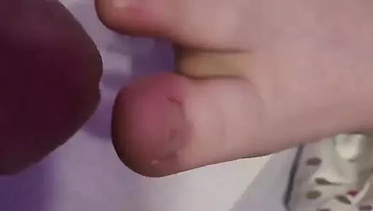 Hamile karımın ayağına boşalıyorum