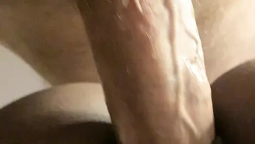 Büyük yaşlı yarak genç amcığını genişletiyor