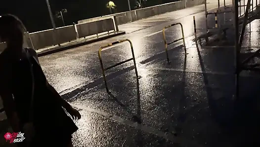 Sarışın orospu folk festivalinde çekildi ve yağmurda sevişti!!