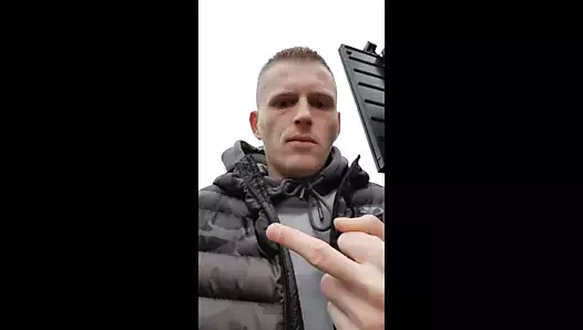 Scally chav ustası homoları yerlerine koyuyor