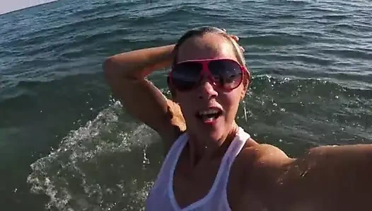 Evita de Luna'yı eroaward'da en seksi model ve en iyi göğüsler olarak oylayın