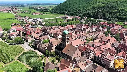 Stella, muhteşem orta yaşlı seksi kadın, kendisi için iki yarak istiyor