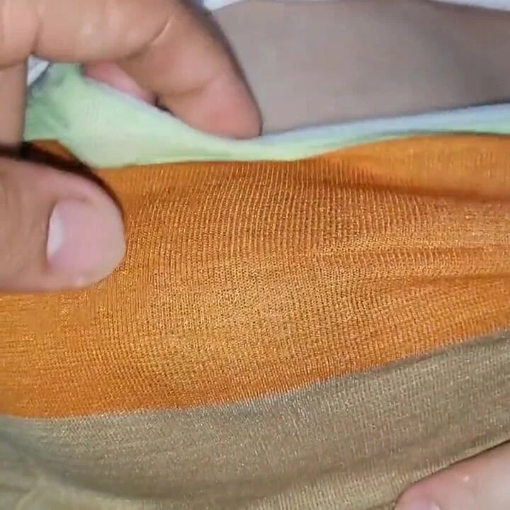 Ateşli üvey kız kardeşimin göğüslerine dokunuyorum