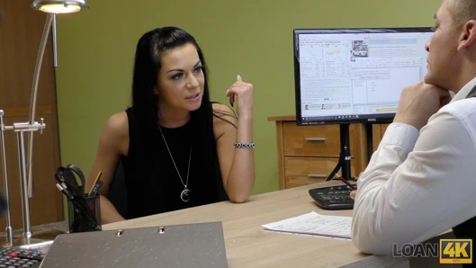 VIP4k. uzun saçlı esmer inga şeytan küçük bir kredi için geliyor