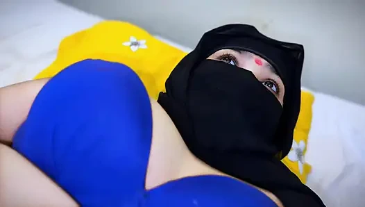 Tesettürlü Müslüman kız arkadaşım sabah erken saatlerde bana amcık yalama videosu gönderiyor