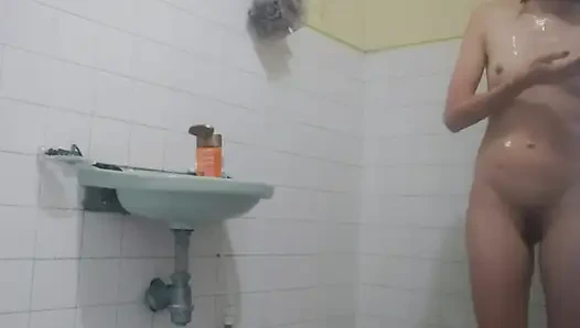 Banyoda yağ masajı