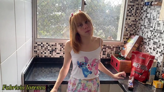 18 yaşındaki yaramaz üvey kızın götünü kahvaltı olarak yedim!