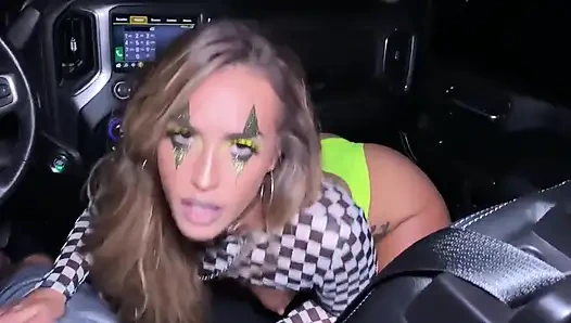 Cadılar Bayramı'nda ormanda karanlıkta kayboldum, gecenin ortasında yarrak yalayan bir deneye rastladım