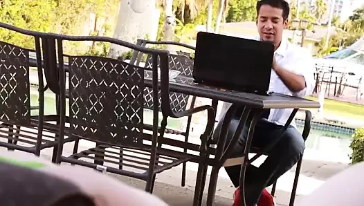 Tombul solgun kızıl saçlı sert sikişiyor