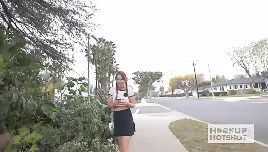 Liseli kız çevrimiçi bir erkekle buluşuyor