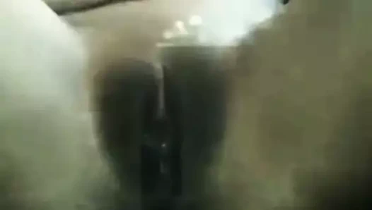 Bengali genç kız parmak ona genç kız kedi