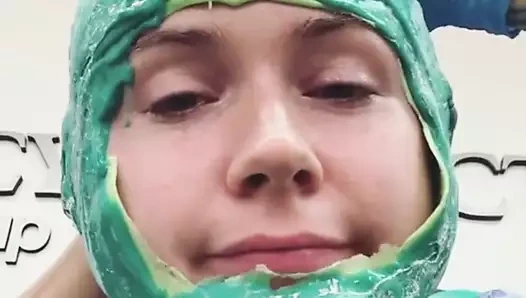 Karen gillan gardiyanlar 3 için hazırlanıyor