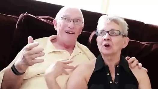 Olgun çift 20 yaşındaki oda arkadaşını üçlü seks için davet etti