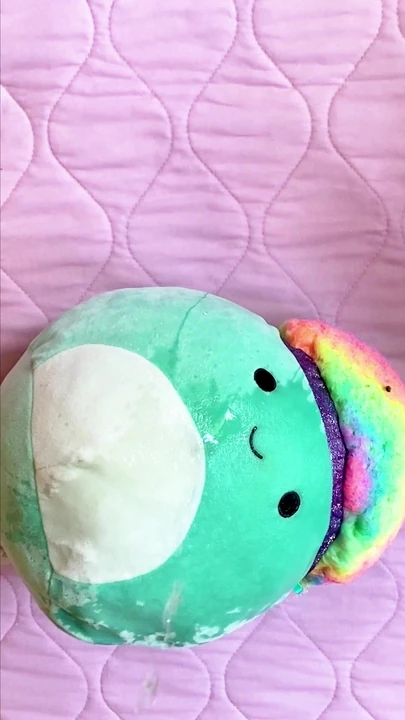 Писсинг на плюшевую шапочка