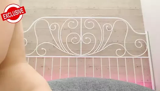 Sütlü göğüsler ile sıcak kız