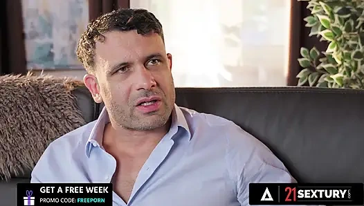 21 sextury - seksi sarışın Lily Flower mükemmel göt deliğine zonklayan yarağı alıyor